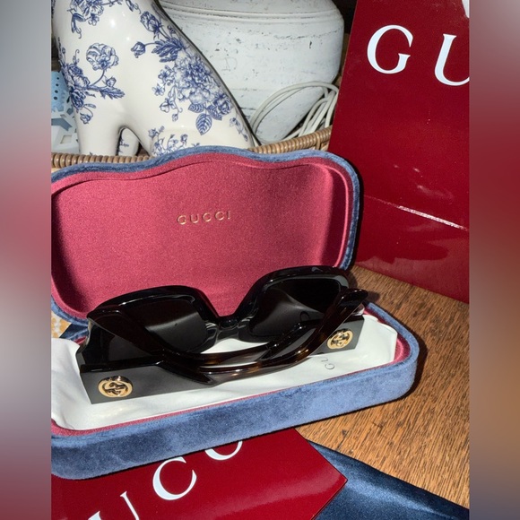 Gucci Black Sunglasses with Gucci case - Picture 4 of 6